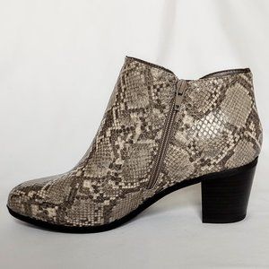 CLOUDWALKERS by Avenue Booties Ankle Boots 11 W Wide NEW Faux Snakeskin Gray
